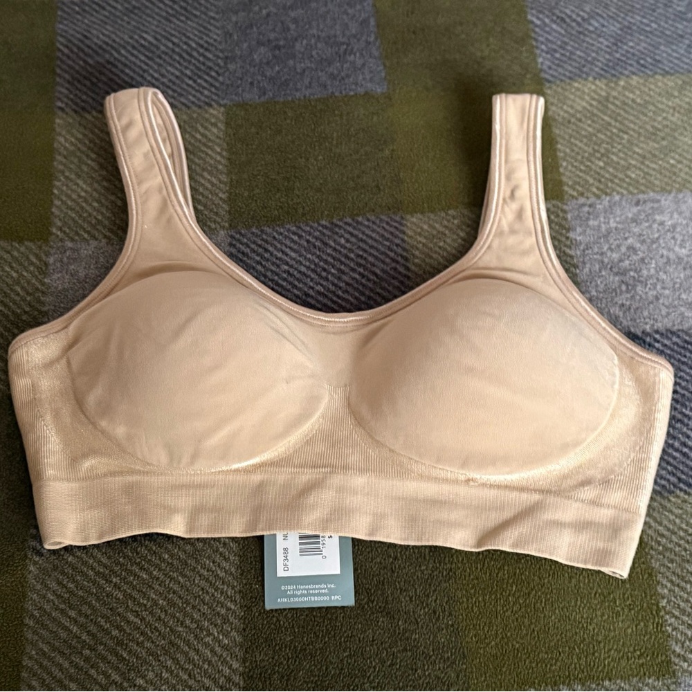 NWT - Bali Comfort Revolution Seamless Wirefree Adjustable Bra - Nude - Size M